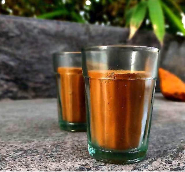 Flintstop's tweet photo. Nothing better than a glass of cutting chai, right?
.
.
Fell for it?😂 Our cutting chai paperweights are that convincing after all 🤷🏻‍♀ .
#cuttingchai #paperweight #monsoon #samosa #wadapav #love #quirky #innovative

Click on the link: https://t.co/VxaYWDZNHA https://t.co/OnOY8D33Db