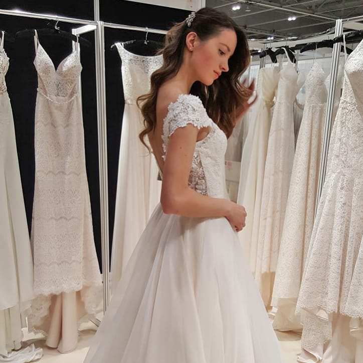 MikaellaBridal's tweet photo. Throwback to London Fashion Week with the gorgeous @elizabeth.arnau 😍We love the way her hairstyle enhances the romantic vibe of #Style2212 Show us some love if you agree💕
.
.
https://t.co/dvnCxc05Tp
.
.
#mikaella #mikaellabridal #bridallook #lace #capsleeves #openback https://t.co/6IW1lelqf1