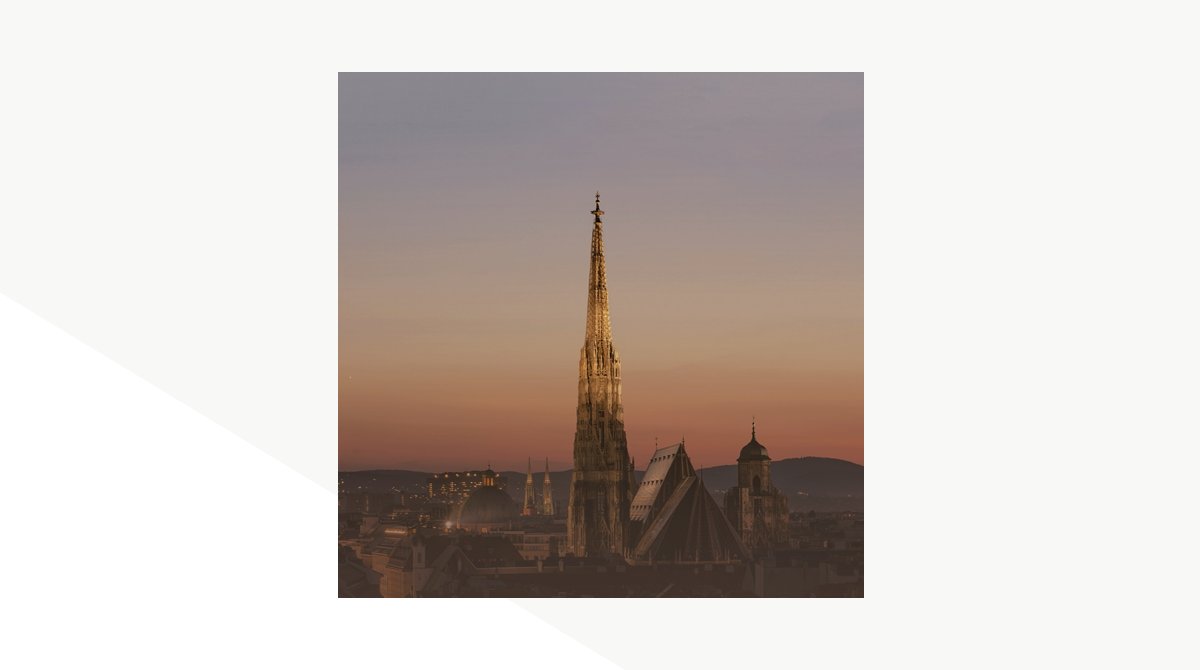 idagio_official's tweet photo. The Vienna Opera Ball takes place tonight! ✨Wishing everyone a great evening – get ready for the ball with our ‘Postcard from Vienna’ playlist: https://t.co/hHAtC64SMC

#wienerstaatsoper #viennaoperaball #vienna https://t.co/6c90nWDUy0