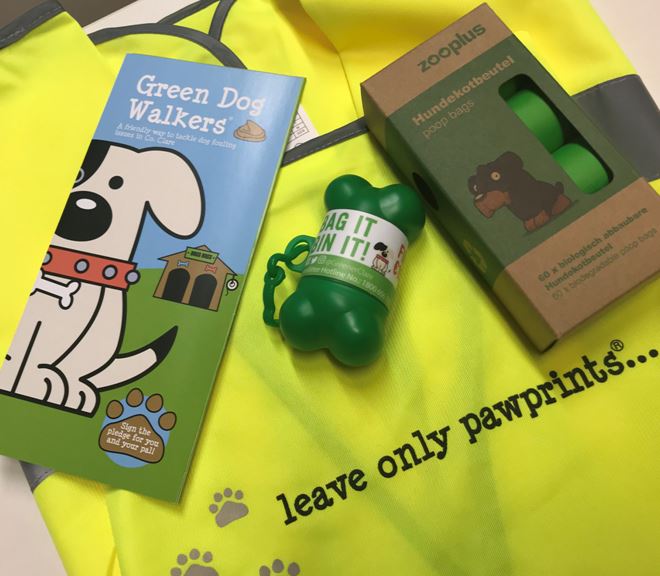 ClareCoCo's tweet photo. Our Enforcement Team are out and about today in #Ennis; #Crusheen; #Shannon; #Sixmilebridge, #Scariff and #Feakle encouraging the public to clean up after their dog and leave no #mess #smell and #disease
#AnyBag #AnyBin
@Greener Clare https://t.co/1hYVkHSYwr