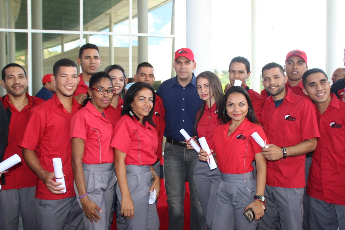 mintransporteve's tweet photo. #NuestraClaseTrabajadora 🥇|| Luchadores que diariamente merecen un reconocimiento por su amplio profesionalismo y dejan en la faena diaria y puestos de trabajo del @ifetrenvzla la demostración de honor y mística como luchadores de la Patria.
#VenezuelaPotenciaPetrolera https://t.co/CCoYm1CCB7
