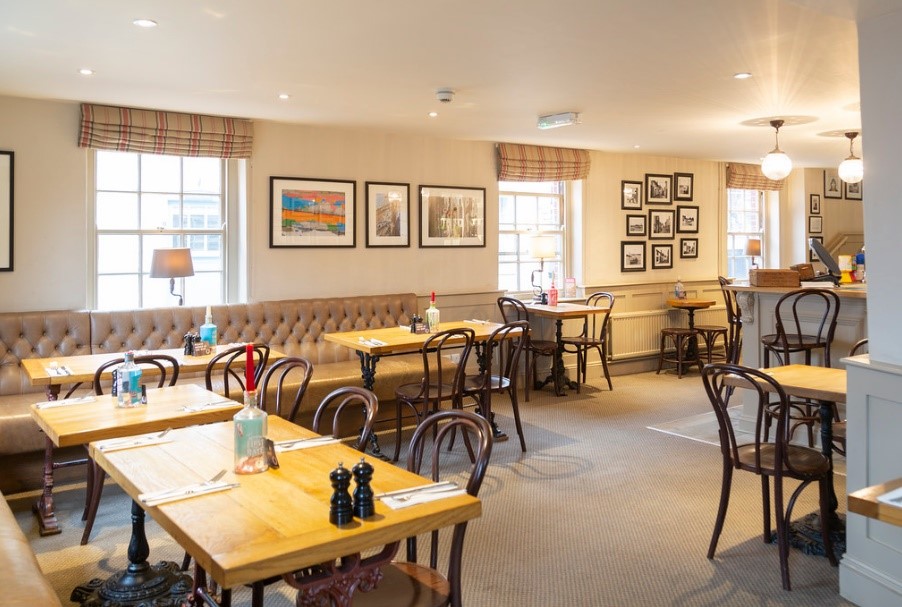 We are looking for Restaurant Assistants to join our team at <a href="/BlakeneyPub/">White Horse Blakeney</a> and delight our customers throughout our busy Easter and Summer periods. We have part time and full time positions available, click here to find out more: bit.ly/RestaurantAssi…