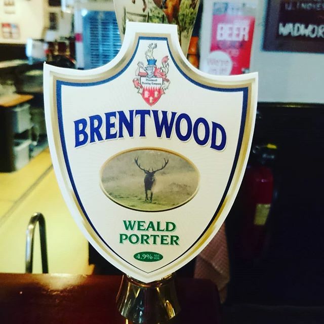 Weald Porter from Brentwood is a medium brown #CraftBeer. For a porter very light and light coloured. Nutty and sweet up front. Almond and pecan with a touch of astringent maple. Very good and appropriate for late fall. ift.tt/38LKv6T