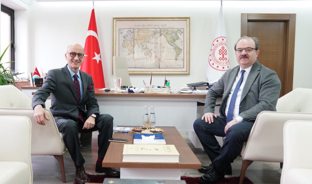 SerdarCam_tr's tweet photo. “Marka Ol E Mi?” kitabının değerli yazarı, #marka mimarı Sn. @omersenguler, Bakan Yardımcımız Sn. @serdar_cam’ı ziyaret ederek kitabını takdim etti.

Kıymetli eserinden dolayı kendisini tebrik ediyoruz.

@markaolemi https://t.co/eqiF2H1JU5