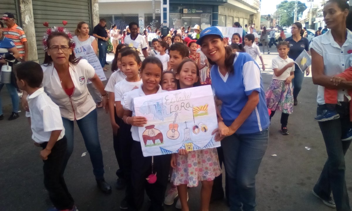 cbitluisramon's tweet photo. Con entusiasmo de todo el personal, se desarrolló el desfile de los Carnavales Pedagógicos Felices y en Paz 2020, en la U.E.N.B. Felipe Guevara Rojas. @vanessaprieto @PedroGordon_21 @FundabitAragua https://t.co/ant0HcYBQY