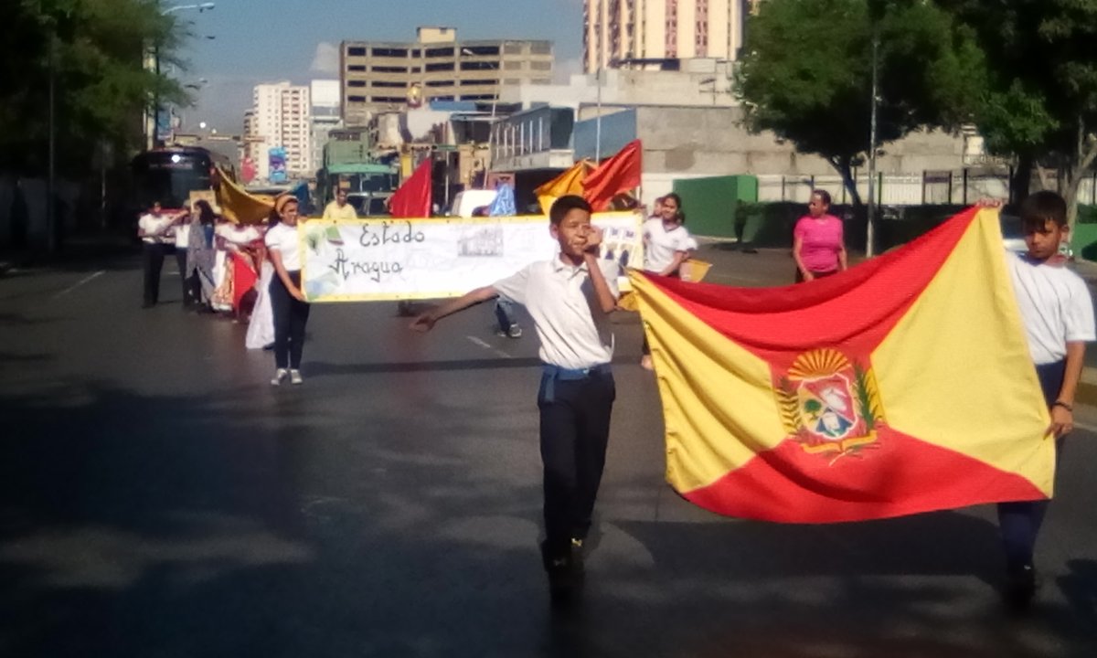 cbitluisramon's tweet photo. Con entusiasmo de todo el personal, se desarrolló el desfile de los Carnavales Pedagógicos Felices y en Paz 2020, en la U.E.N.B. Felipe Guevara Rojas. @vanessaprieto @PedroGordon_21 @FundabitAragua https://t.co/ant0HcYBQY