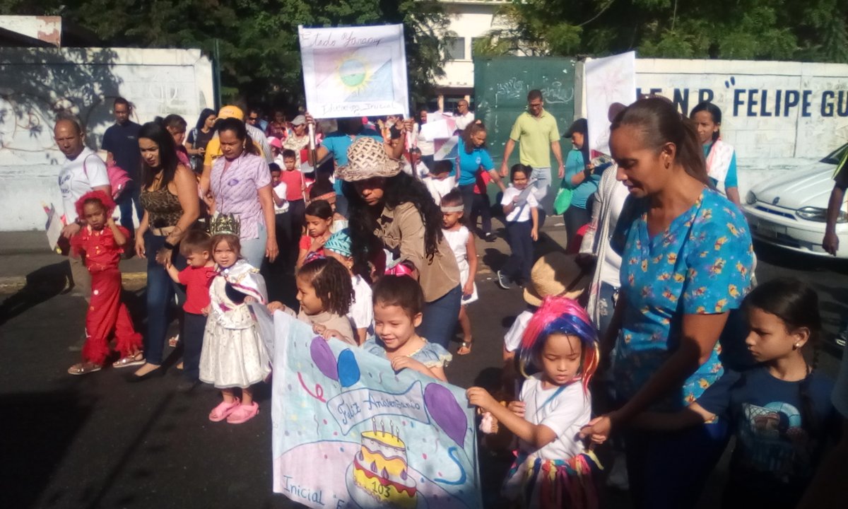cbitluisramon's tweet photo. Con entusiasmo de todo el personal, se desarrolló el desfile de los Carnavales Pedagógicos Felices y en Paz 2020, en la U.E.N.B. Felipe Guevara Rojas. @vanessaprieto @PedroGordon_21 @FundabitAragua https://t.co/ant0HcYBQY