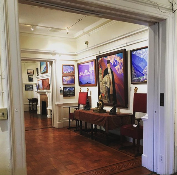 The @roerichmuseumnyc is proud to bring the public all of Nicholas Roerich's art, science, and spirituality! Check them out today, 12pm-4pm! --Ren

📷:@minakonyc