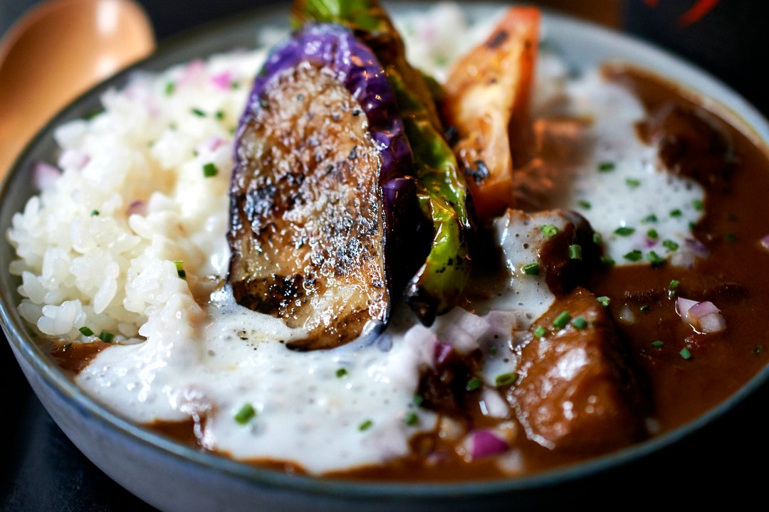 A Bowl of Culinary Wonder!😋 ​Experience an extravagant taste that will soothe your soul with a bowl of Wagyu Curry!💯
#WagyuCurry #Wagyu #Curry #veggies #japanesefood