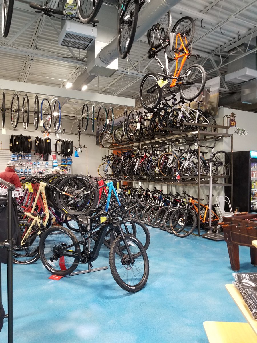 JesseCarterSVN's tweet image. 🚲 Congratulations to Matt Rinella and his team @FreehubBikes for opening a new location at 1832-B Woodruff Road, Greenville, SC!! Come out and see how they transformed the old Party Junction space and see how they are transforming the Bicycle shop industry! ☕🍺🚲