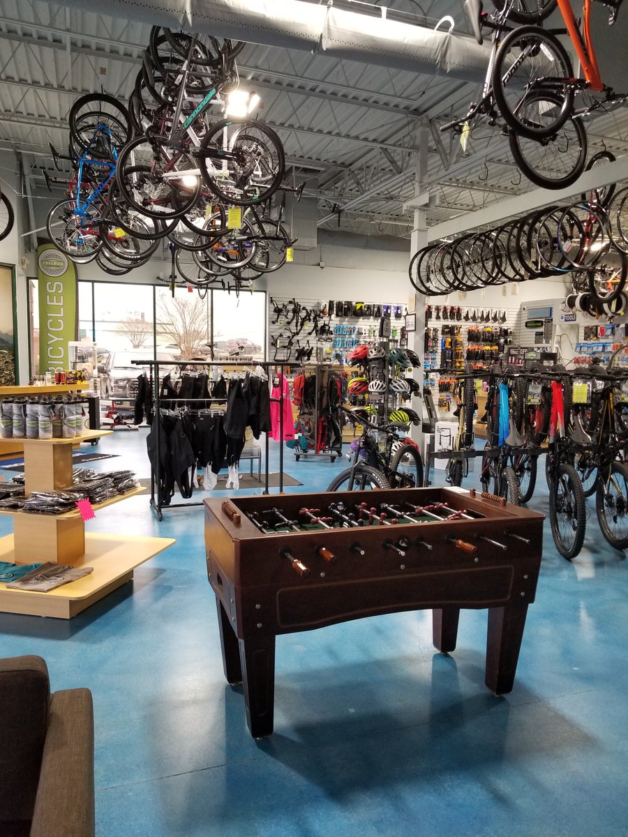 JesseCarterSVN's tweet image. 🚲 Congratulations to Matt Rinella and his team @FreehubBikes for opening a new location at 1832-B Woodruff Road, Greenville, SC!! Come out and see how they transformed the old Party Junction space and see how they are transforming the Bicycle shop industry! ☕🍺🚲