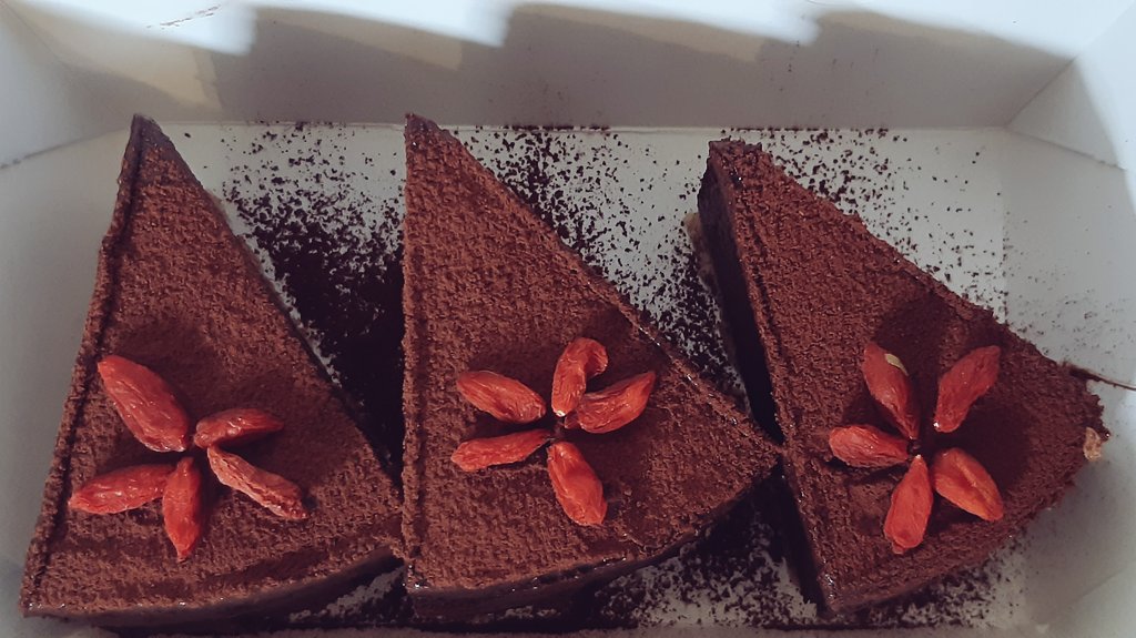 Nyooklat raw cakee
 Indonesia plant based....Ready <a href="/littlegardenyk/">LittleGardenYk</a>