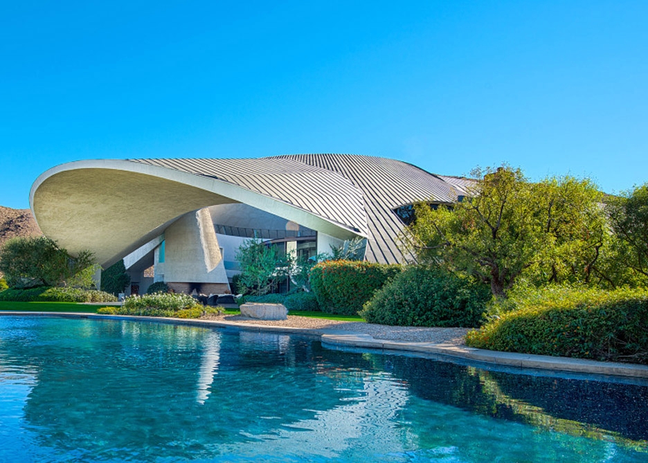 😍 ArchitectureInspo: Bob Hope's Lautner House in Palm Springs #ModernArchitecture #Modernism #LautnerHouse