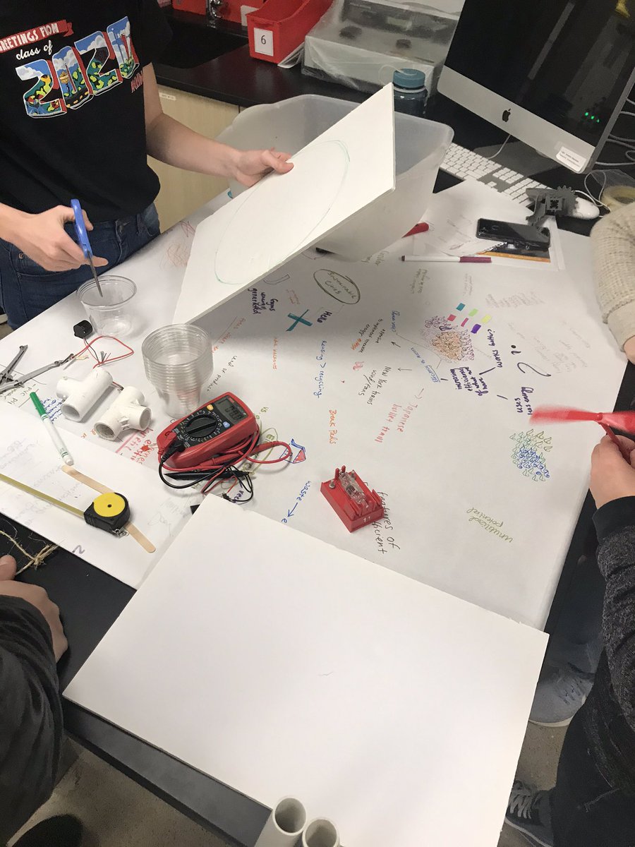 MWS_science's tweet photo. Room 218 in the process of experimental design. #IB #DP #meridian #MawS_science #DPPhysics https://t.co/ygng3uoB7X