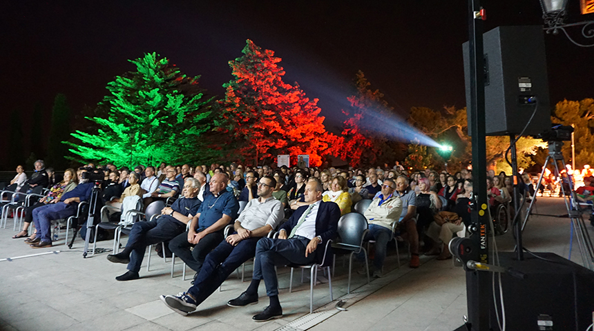 Video e audio sul sociale e l'ambiente: ecco il nuovo bando del premio #lanellodebole.
C’è tempo fino al 30 marzo 2020 partecipare. La premiazione durante il Capodarco l’Altro Festival (24-27 giugno).
<a href="/ComCapodarco/">Comunità Capodarco</a> <a href="/AndreaPellizzar/">Andrea Pellizzari</a> capodarcolaltrofestival.it/news/2020/02/t…
