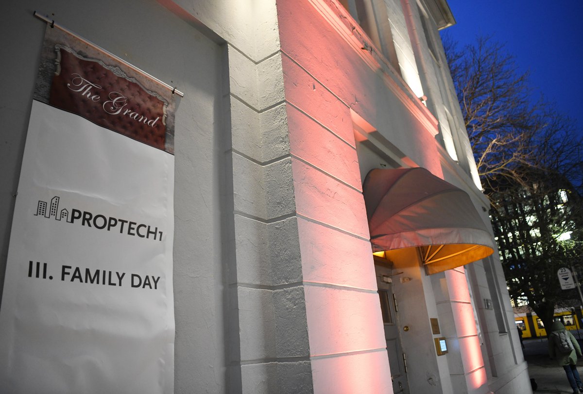 PT1_VC's tweet photo. Last week we celebrated our III. Family Day at The Grand Berlin with two different conference tracks - one for our investors and one for our portfolio companies - six #PropTech pitches, keynotes, dinner &amp; drinks. Many thanks to all of our guests for joining us! https://t.co/fkKXlb7GLK