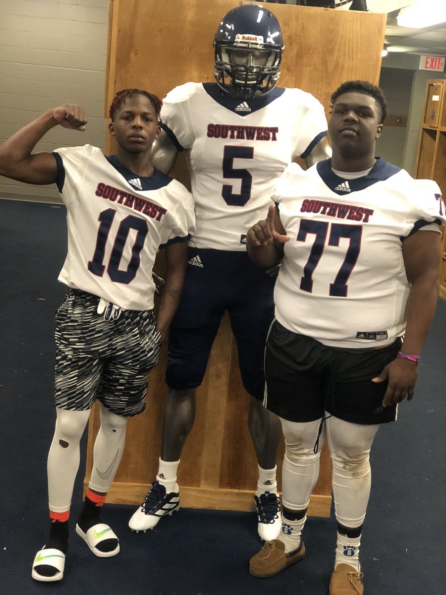 1newayy_Tray's tweet photo. #southwest school vist https://t.co/v0mashoMUH