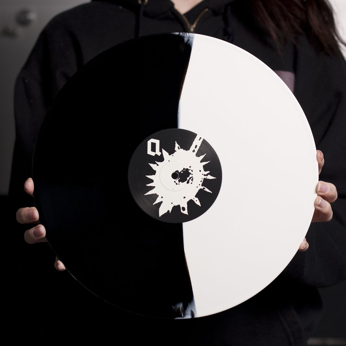 xvinylx's tweet photo. Half/Half - Black/White

Featured: Krank - Ins Verderben LP
.
.
.
#xvinylx #vinyl #vinylrecords #vinylcollection #vinylcollector #vinylcommunity #vinyloftheday #vinylcollective #vinylclub #wemakevinyl #colorvinyl #vinylworship #thischarmingmanrecords #krankband https://t.co/9gGdqEs8W4