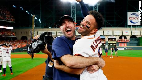 sidkid80's tweet photo. Today on @2ndCSCHI, we'll review All-Star Weekend &amp; preview the 2nd half of the #NBA w/@MrMichaelLee, the #NFL may expand the playoffs &amp; more reaction to the #Astros cheating scandal. The fun starts TODAY @ 12PM CT on @Chicago_Land! #NextLevel #BullsNation https://t.co/kjtCcChFj6