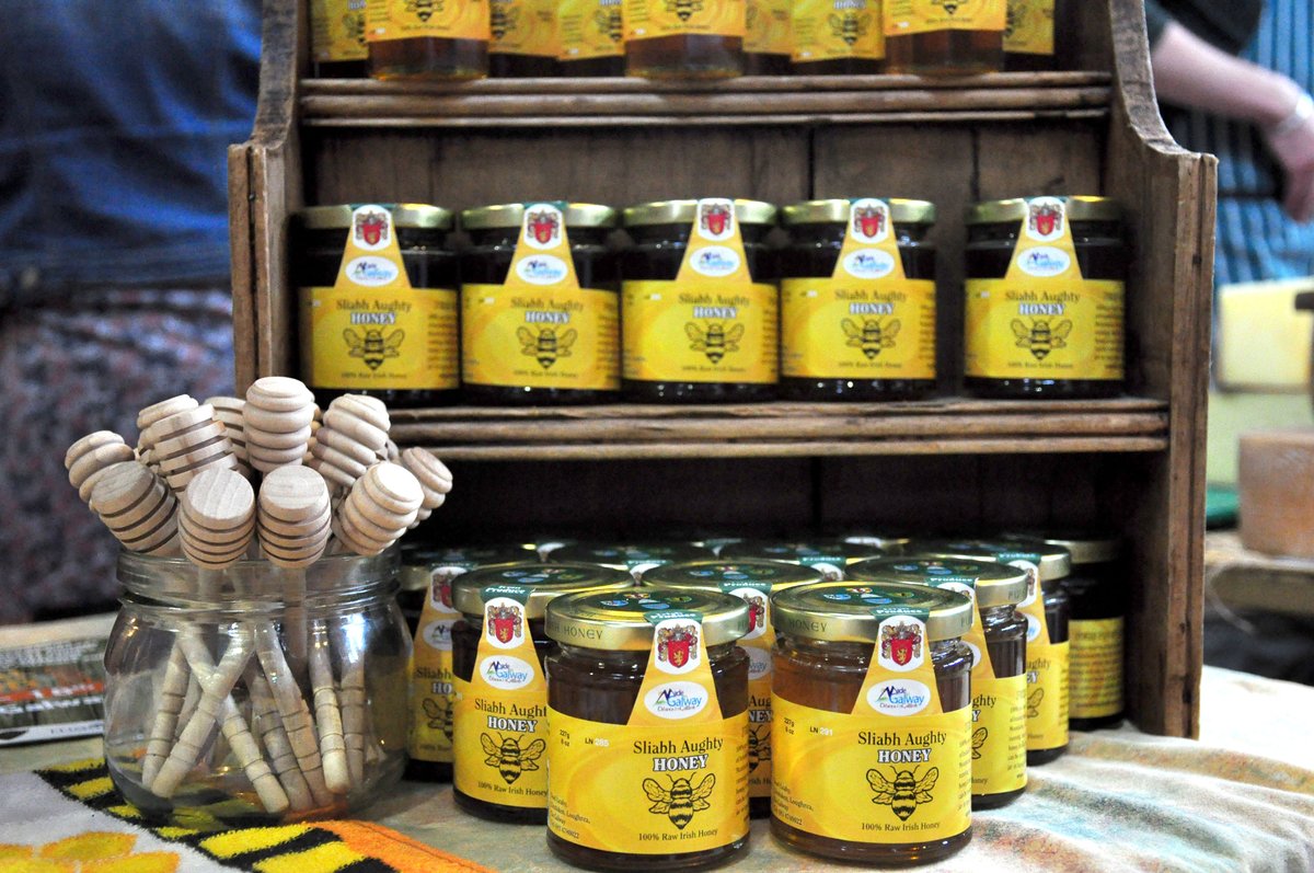 slowfoodclare's tweet photo. What a buzz already! BSFF veteran @LeahyBkeeping Noel and his busy bees are coming to the #BurrenSlowFoodFestival 16&17 May #burrenfoodfest #foodfestival in #Lisdoonvarna #TasteTheBurren #stayanothernight @BurrenEco @SlowfoodIreland #bee #honey https://t.co/LbtMeVrZOD