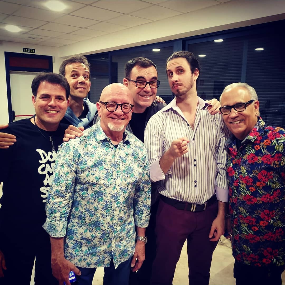 Aditusonline's tweet photo. Previo al concierto del 15 de junio 2019 en Tenerife, nos honró con su visita nuestro admirado y querido @laureanomar
Momentos mágicos de nuestro encuentro con Europa
#TBT #Venezuela #Aditus #Rock #Pop #Music #AditusCrew #España #Tenerife #tbt https://t.co/7tRgZ5ZNgl