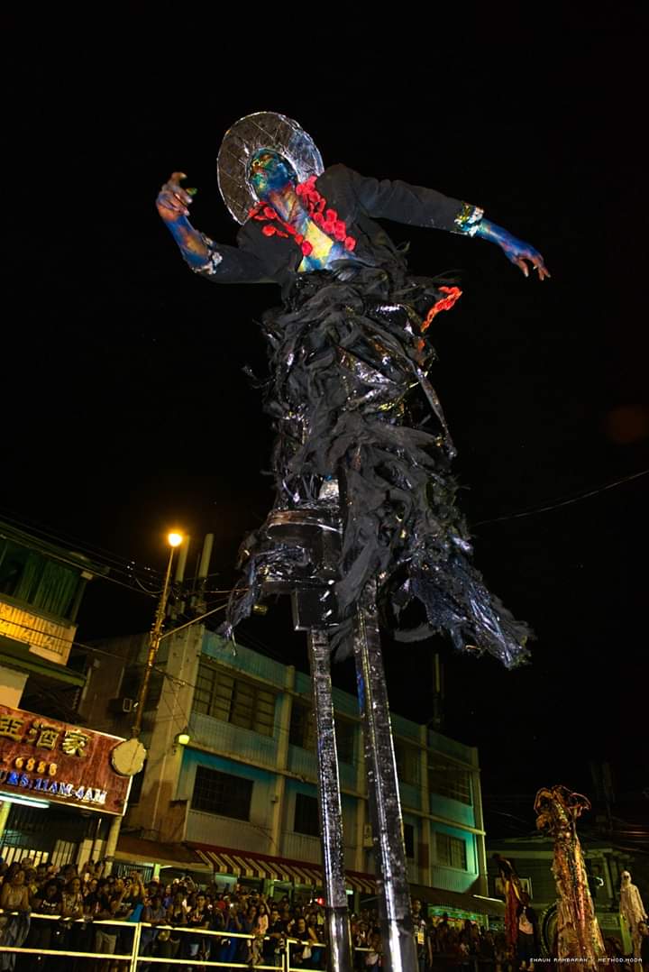 GayelleTV's tweet photo. Beautifully captured. 
Baron Cimetière at the Traditional Individuals Competition at Adam Smith Square 
(Shaun Rambaran)  
#repost
#caribbean#carnival2020  #mokojumbie #mokosomokow #stickwalker #stiltwalkers_caribbean #stiltwalkers_trinbago #stiltwalkers_worldwide #trinbago https://t.co/YcnZrzhtiD