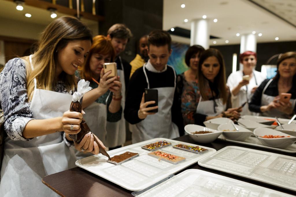 Chocolate is always the answer, no matter what the question is. This is why we spent the evening creating our own chocolate delights!

#lemeridienbcn #LMAvecAmour #barcelona #chocolate