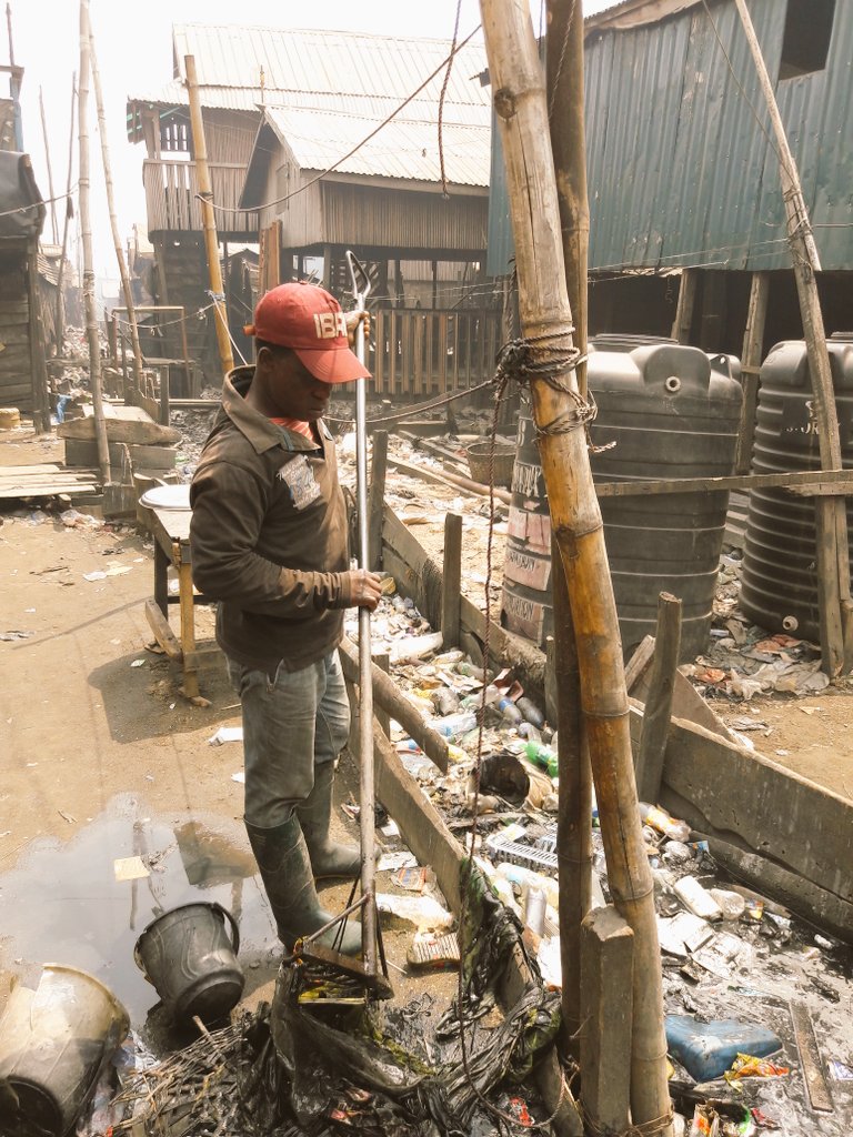 InQMedia's tweet photo. "We are a community that is #marginalised and excluded from activities. The dirt that people throw into the drainage system ends up here in our community. What I can do In my little way is clean up every #Thursday in hope  that the Lagos Waste Management Agency... https://t.co/85a5FLcGus