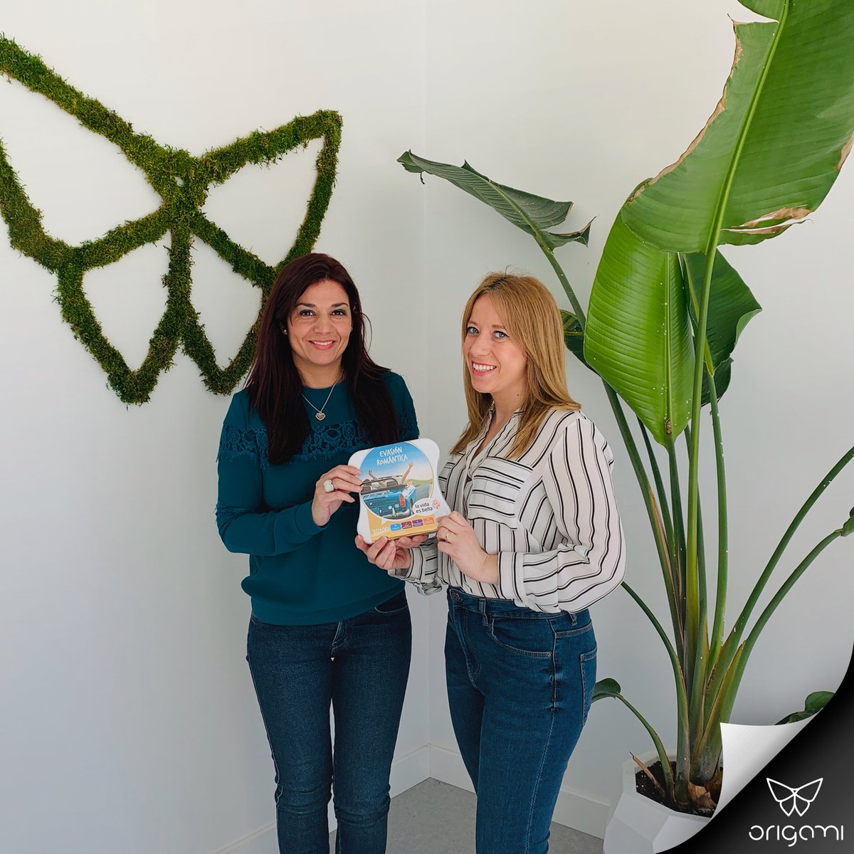 Nuestra directora <a href="/MonicaUrbanoC/">𝐌ó𝐧𝐢𝐜𝐚 𝐔𝐫𝐛𝐚𝐧𝐨</a> hace entrega a Isa Valdivia Brea del premio de nuestra semana del amor.

Evasión Romántica de "La Vida es Bella", incluye 10100 planes entre los que podrás elegir.

🦋 ¡Enhorabuena! 🦋

#SanValentín #AgenciaOrigami #RRSS #MarketingDigital  #Jaén