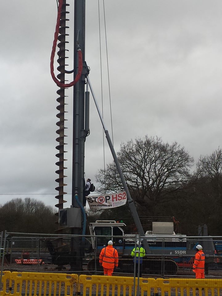 CV_Action_HS2's tweet photo. Our water protector is still up on the drill. She's been up there since early this morning and is prepared for a long stay!
Yesterday they prepared the drill and we believe it is ready to go.
Please come to support (wave!) our brave warrior. Tea/coffee provided https://t.co/ilB0EX9b2e