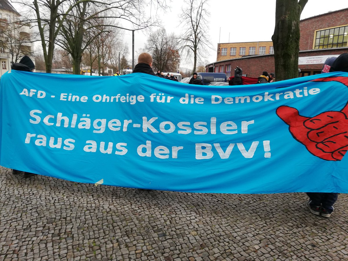Heute wird vor der #BVVLichtenberg demonstriert. Anlässe gibt es genug: #noafd #KosslerRaus #keinRaumderAfD #keineZusammenarbeitmitderAfD #noNazis #rassismustötet

#NazilandIstAbgebrannt
