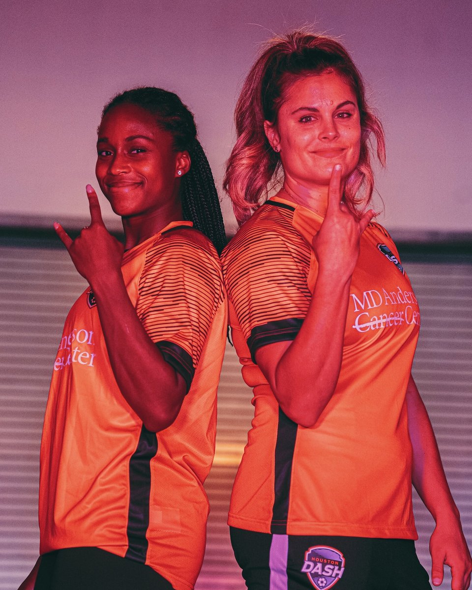 HoustonDash's tweet photo. Like if you think we look good in our new kits, RT if you think we look *𝙧𝙚𝙖𝙡𝙡𝙮* good in our new kits. 😏
#HoldItDown https://t.co/FVdALKsx5V