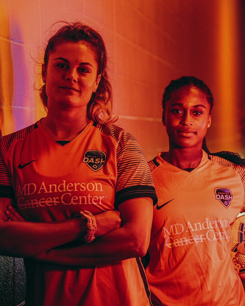 HoustonDash's tweet photo. Like if you think we look good in our new kits, RT if you think we look *𝙧𝙚𝙖𝙡𝙡𝙮* good in our new kits. 😏
#HoldItDown https://t.co/FVdALKsx5V