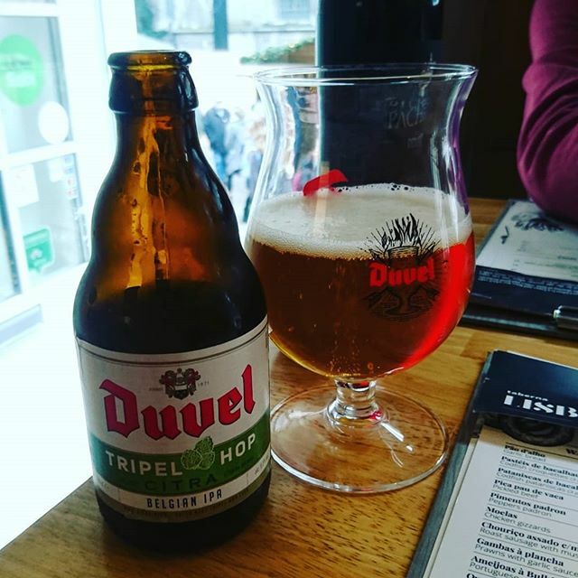 Duvel Tripel is a blonde #CraftBeer. Astringent and hoppy with some citrus up front but with that characteristic Belgian clove flavour. Fresh and bitter. ift.tt/38Kf5xH