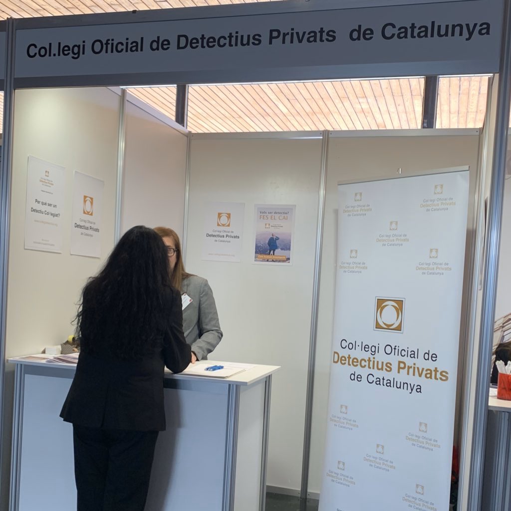 codpcat's tweet photo. Des del Col·legi de Detectius participem, com cada any, en el Fòrum d’Ocupació que organitza la @unibarcelona en la facultat de @Dret_UB. 
Estem despertant un gran interès per la nostra professió entre els estudiants. 
Ser #Detectiu és una bona sortida professional! https://t.co/HcFNTjMA2W