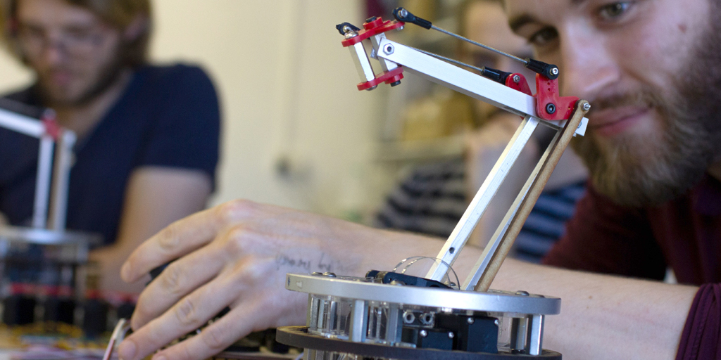 Wow! The #Animatronics workshop is now sold out and the Neutral #Puppet workshop is filling up fast
But don’t worry we'll be running the workshops again in a few weeks! 
To get your name on the waiting list:
mail us on contact@rustysquid.co.uk 
join us on  rustysquid.org.uk