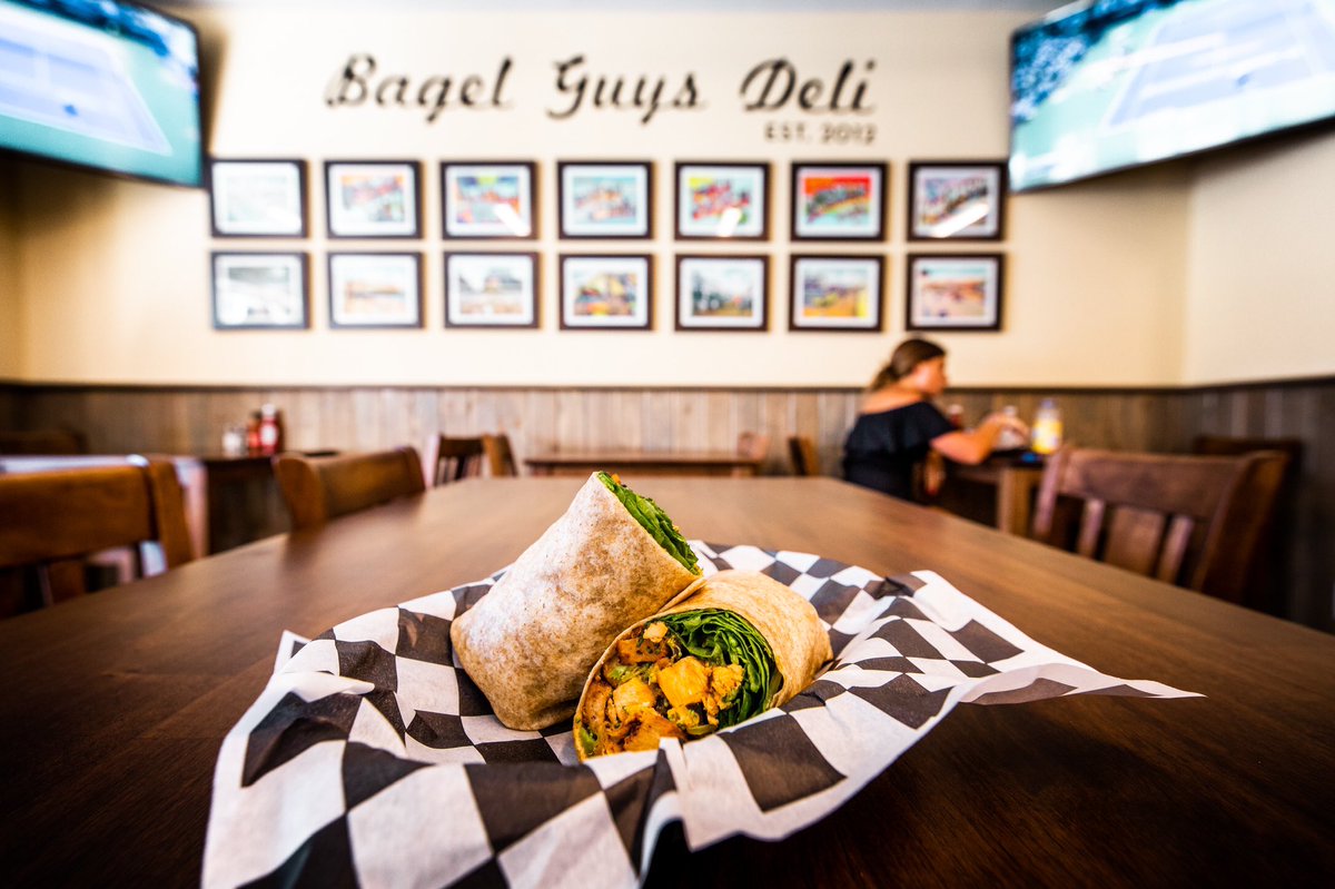 BagelGuysDeli's tweet photo. #21 off our BGD Light Lunch Menu. Grilled chicken w/ avocado, feta, sliced almonds &amp; fresh spinach, topped off with that hot sauce 🔥. https://t.co/Safps9HDes