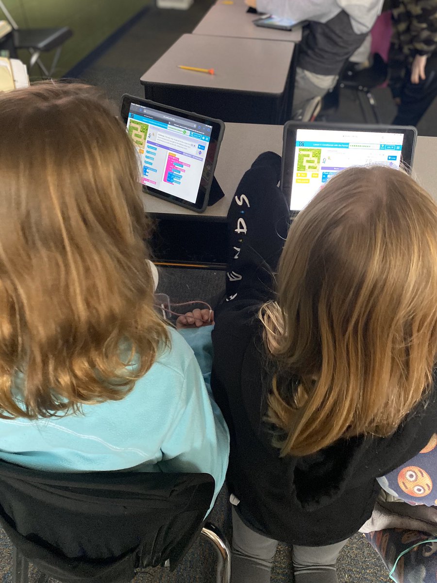 MeganSmithTeach's tweet image. Critical thinking and collaboration were in full force in this 4th grade classroom this morning! #codingconnections
