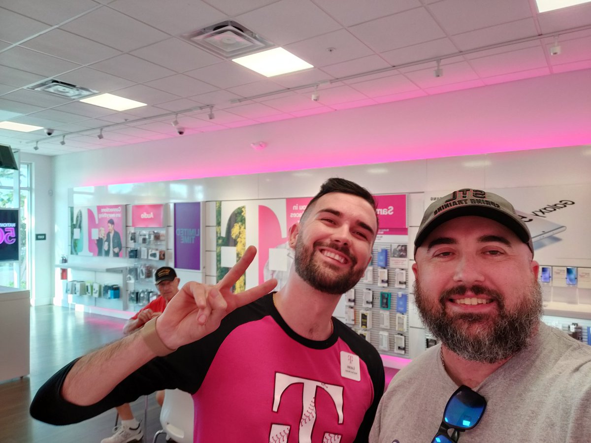 Eagle1ce's tweet photo. Had a great time talking with @LucasGlykas while I was on vacation. Lucas has an amazing culture in his store.  @WirelessVision  is the place to be. #iamwv https://t.co/In27H05vo2