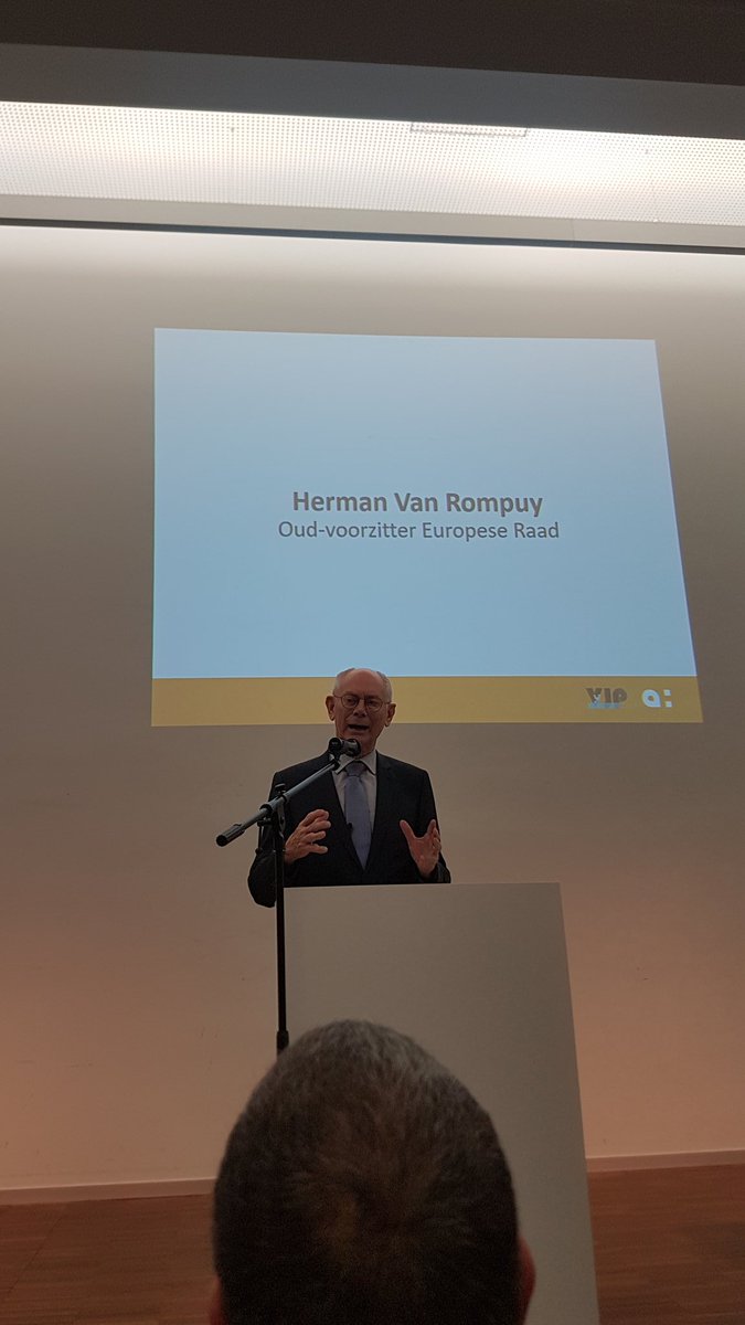 Kelly_Roosen's tweet photo. Vandaag een zeer interessante gastspreker en partijgenoot aan het woord gehoord. Herman Van Rompuy heeft de hele zaal geïnspireerd achtergelaten. @ArteveldeCOM @ArteveldehsGent @cdenv https://t.co/sNZ50gtHLV
