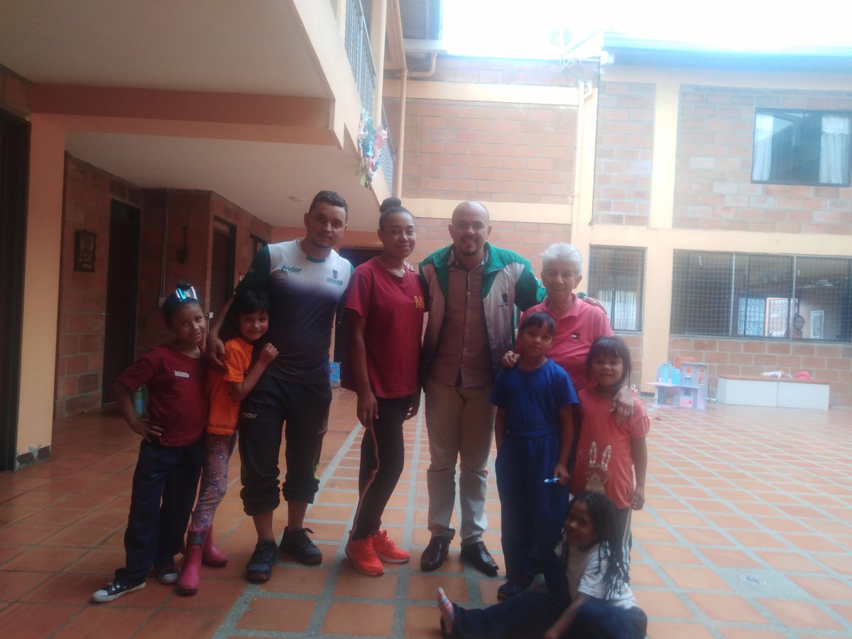 juliobaena's tweet photo. La Gestión territorial de la comuna 90, en continuo acompañamiento de las estrategias  del área de Deportes y Recreación, Ludotekas, MVC y EPD. @INDERMEDELLIN @DianaToroZ @fabianhiguita1 @yubekada @FANYVILLAORTEGA @WilberQuin https://t.co/Sieo6deYFB