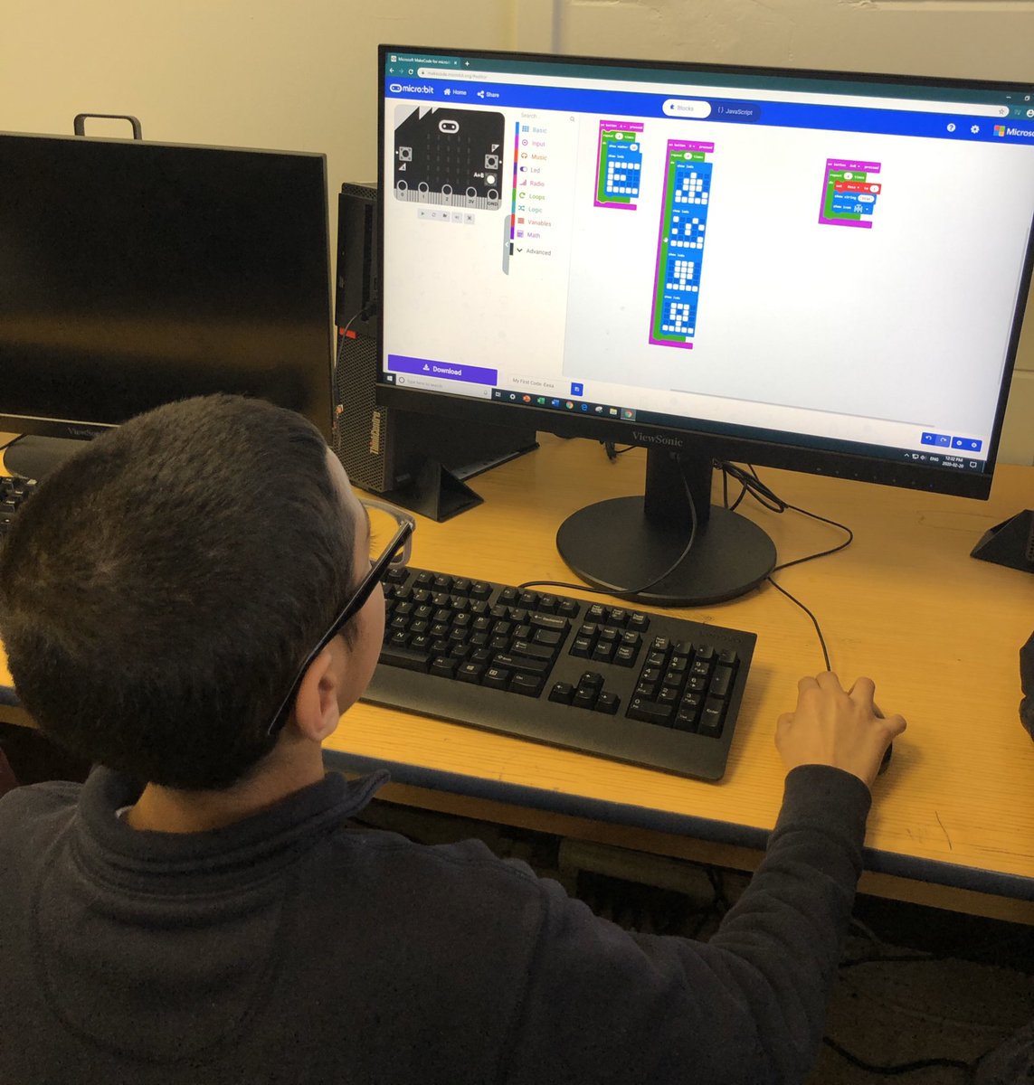 KcjSabrina's tweet image. German: “What did you learn today?”
Ss: “To learn through mistakes!”
#powerofcode 👾 Thanks for having us today @Al_FalahSchool #kids2030