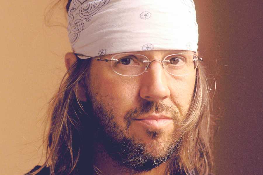 brunocalag's tweet image. Y bien, amigos.

✨Después de un mes y medio de lectura intensiva y varios días de reflexión, un resumen y ligero análisis de este Everest de 1200 páginas de la literatura (pos)moderna.✨

Abro hilo sobre La broma infinita, de David Foster Wallace.