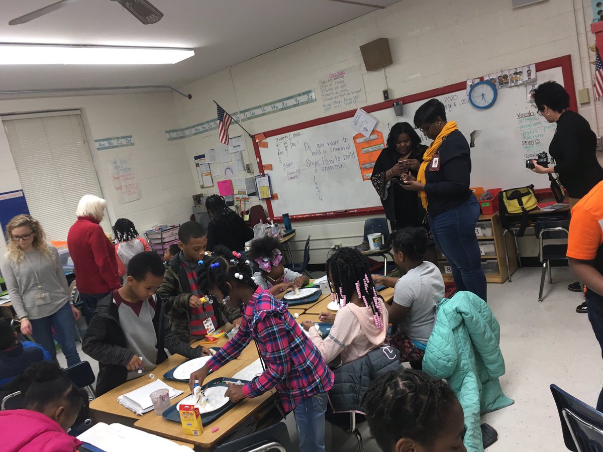 RHilliard17's tweet photo. All smiles and giggles in second grade as we prepare for the snow. After writing the steps to build a snowman, students follow the steps and build a snowman. @EMRollinsElem https://t.co/0QbS8bFVZg