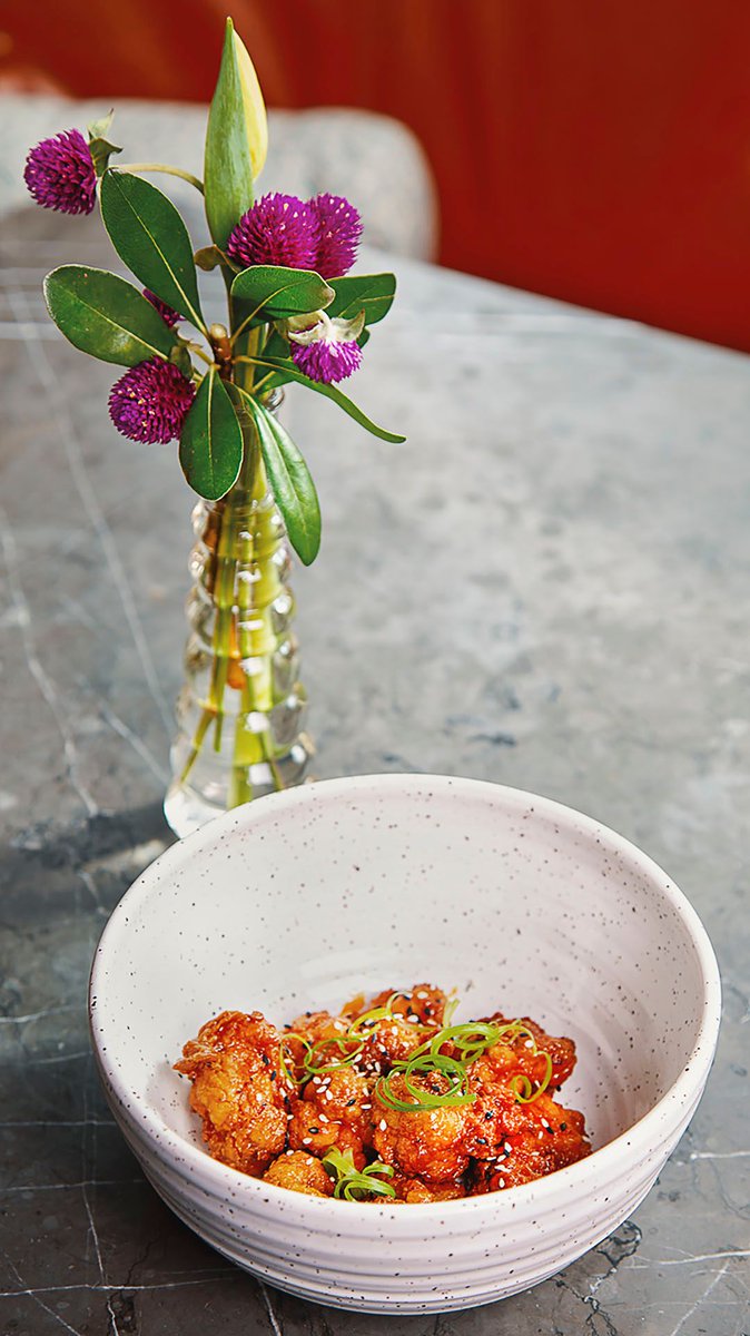 You can get your hands on our Popcorn Chicken for just $7 🙌

With our new Appy Hour, we have specials on appetizers and drinks from 5pm to 7pm, Tuesday to Friday.

Covered in our mouth-watering honey hot glaze, we challenge you to find better popcorn chicken 🤨

#yyz #yyzfood