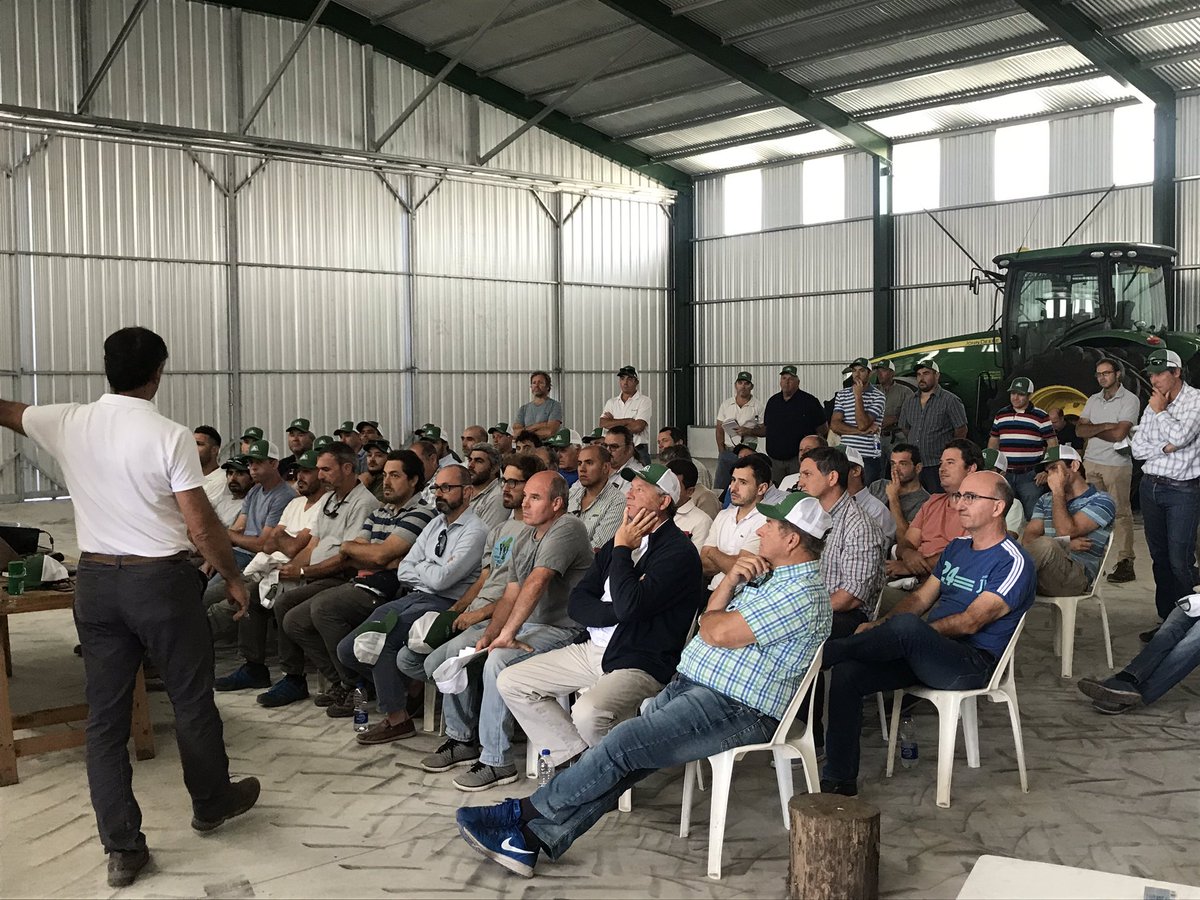 PampaSrl's tweet photo. Jornada Pampa Pioneer. Gran concurrencia de productores!! Gracias Gabriel Esposito! https://t.co/jtNznd0T81