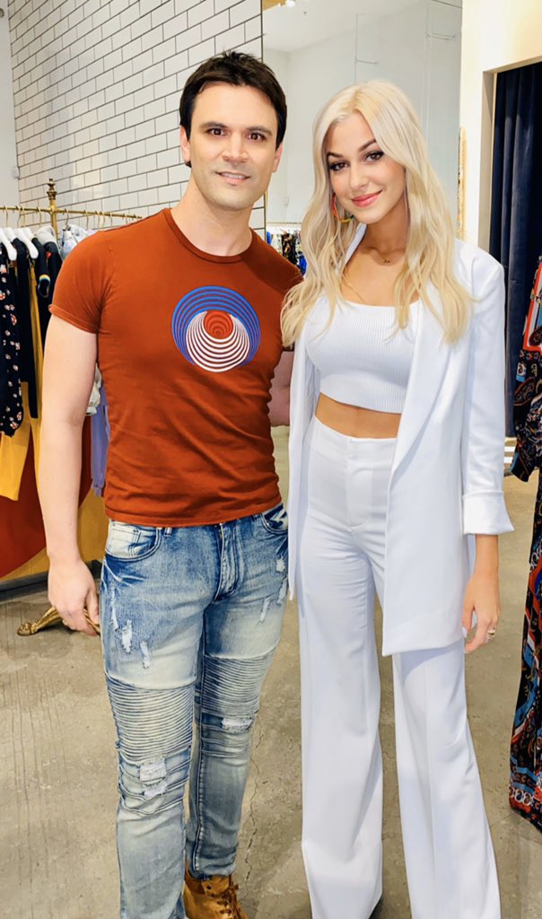 MoneyFilms's tweet photo. Kash Hovey attends the charity event for Children's Hospital Los Angeles hosted by Jackie Jacobson @ChildrensLA @aliceandolivia #MalibuRescue #UndateableJohn @PrimeVideo @netflix @BenSherman1963 https://t.co/tMxr3ywXdm https://t.co/pkoVEBK8zU