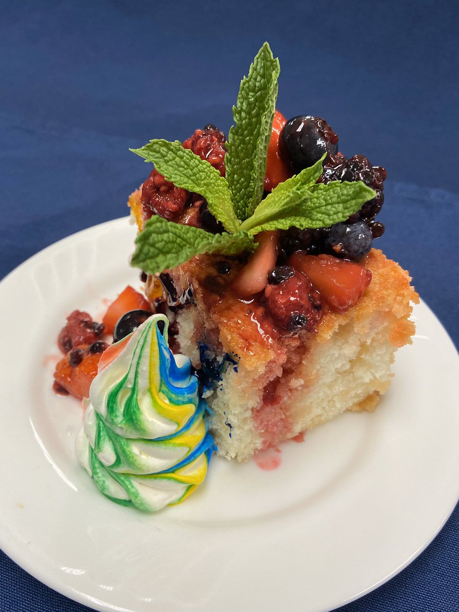Just a sneak peek at tonight’s dessert <a href="/MeadowsDelphos/">Meadows of Delphos</a> . Everlasting Goobstoper cake with snozeberries. #operation930 <a href="/nolafoodguy/">Eric Johnson</a> <a href="/SApple7/">Steve Apple</a>