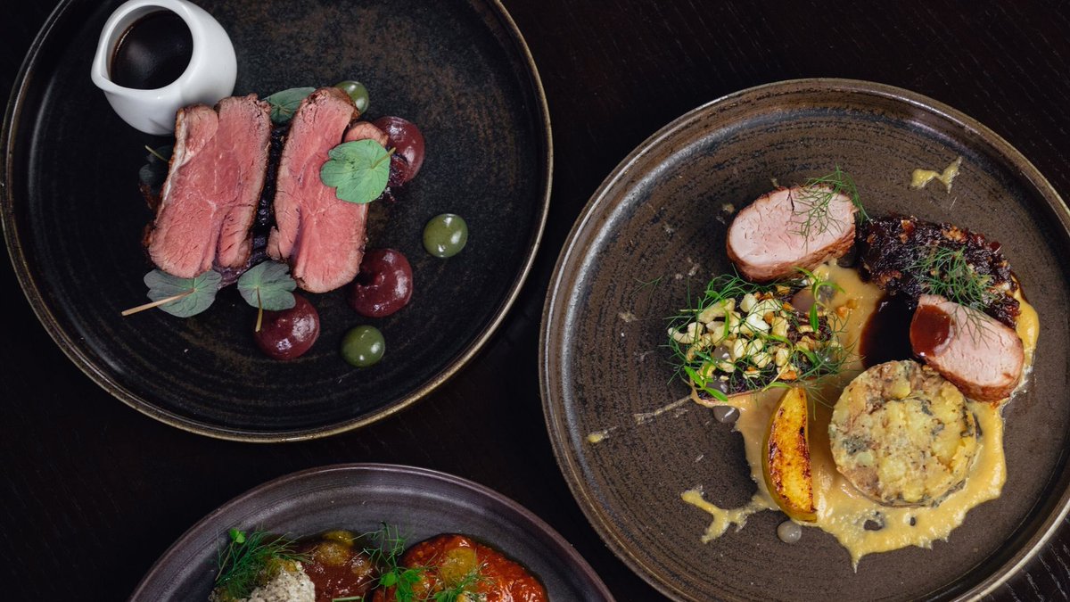 SilversmithsRe1's tweet photo. ✨New menu launches Wednesday 26th February. Try amazing dishes like our Lamb Rump or Trio of Pork.
-
To book....
0114 2706160 / bookings@silversmiths-restaurant.com https://t.co/rTLLf1R0DV