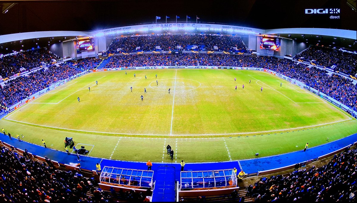 Antrenorul de la #Sevilla zicea de gazonul de la #Cluj. Bine ca nu a jucat cu #Rangers.